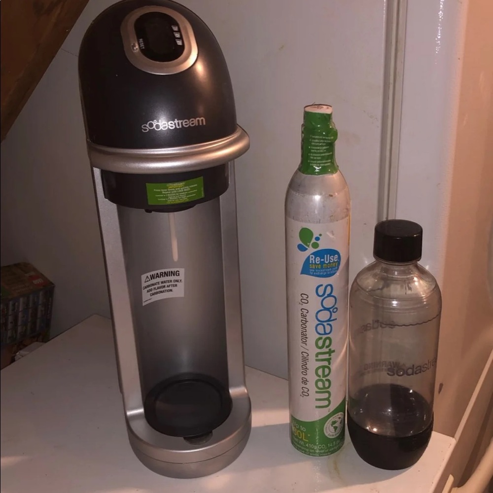Soda stream and extra CO2 bottle